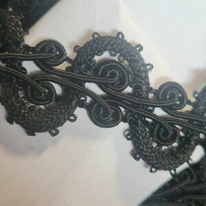 BLACK SCROLL TRIM/INTRICATELY WOVEN INTO 1"X 10 YARD OF STUNNING SCROLL READ ⬇️
